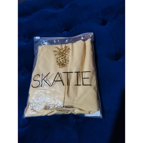 New Skatie Biker Cut Shorts Buttercup Size  L athletic gym casual Deigned Venice - Picture 8 of 9